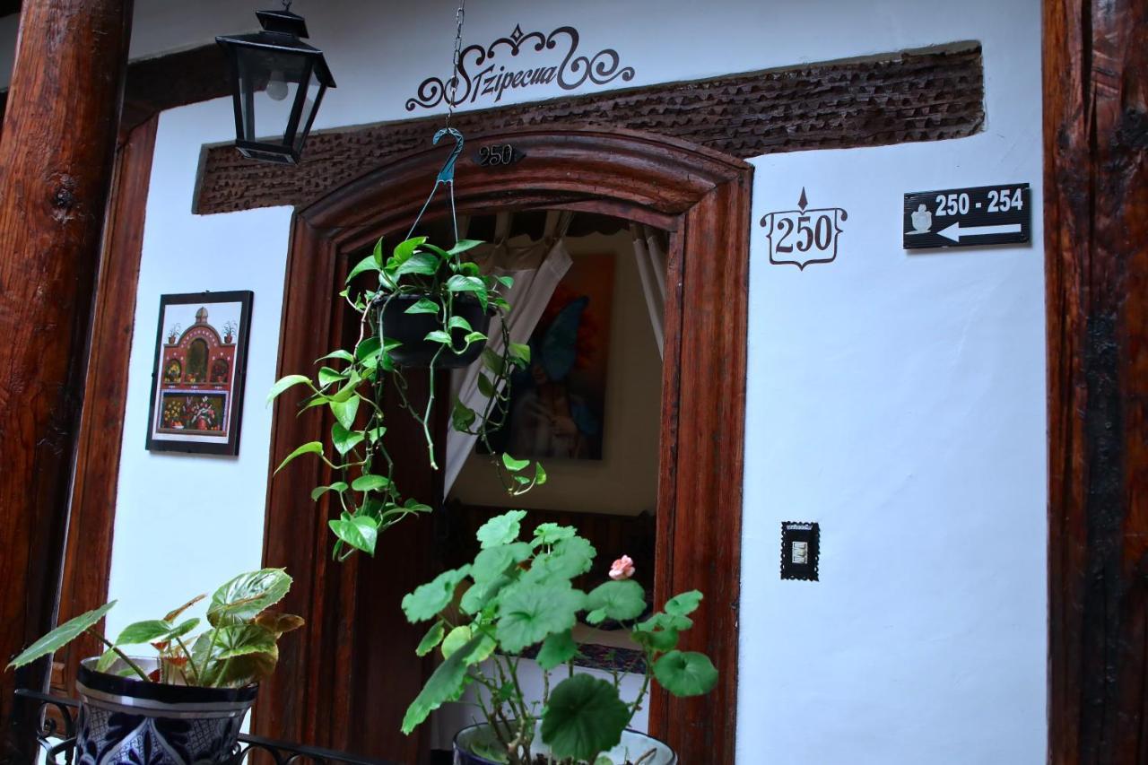 Hotel Casa Baez Patzcuaro Exterior photo